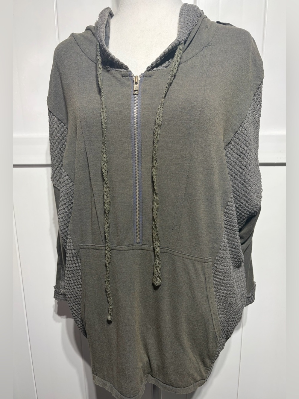 NWOT POL grey patchwork hooded zippered shirt